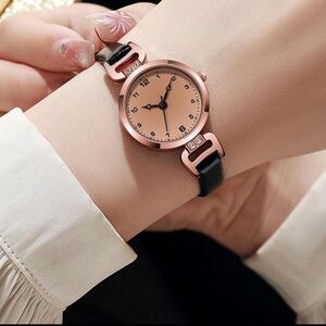 Ladies' Exquisite Elegant Watch With Rhinestone-Studded Round Casing Quarts